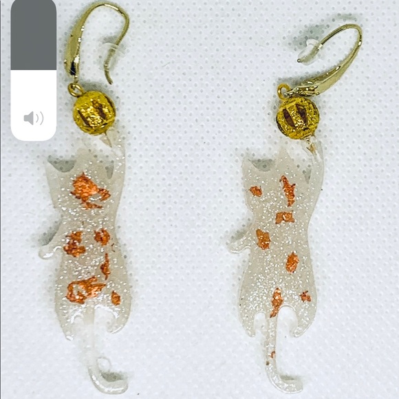 White Playful Cat Dangles with Silver Ball - Picture 2 of 4